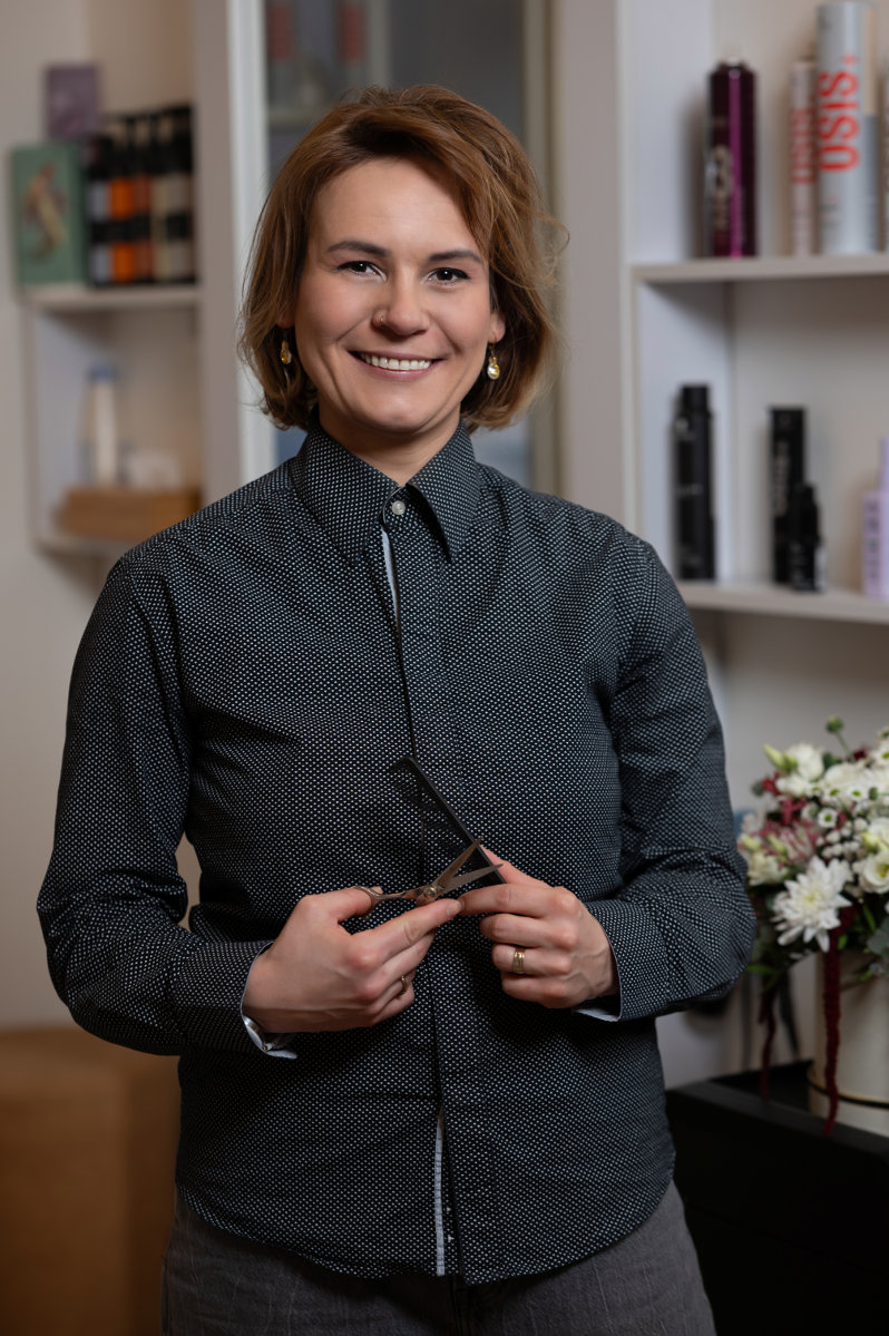 Jana M. - senior hairstylist