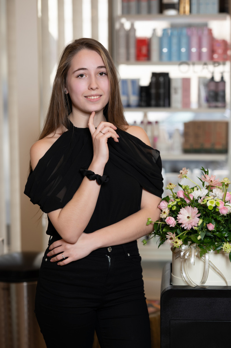 Jana K. - hairstylist